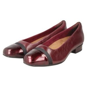 Clarks Women's Burgundy Leather Flats with Black Toe Band Sz 11M